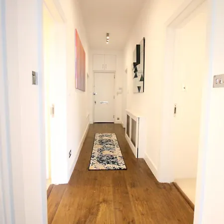 Apartment Contemporary 3 Double Bedroom 2 Bathroom Haven In The Heart Of Chelsea Exquisite With A Designer's Touch