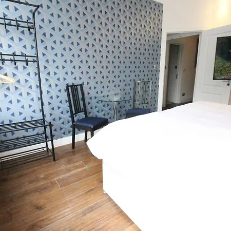 Contemporary 3 Double Bedroom 2 Bathroom Haven In The Heart Of Chelsea Exquisite With A Designer's Touch Apartment