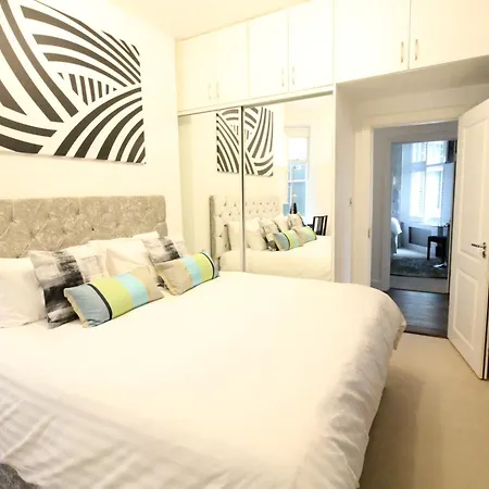 Contemporary 3 Double Bedroom 2 Bathroom Haven In The Heart Of Chelsea Exquisite With A Designer's Touch Apartment *