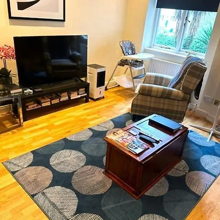 Prime Cozy By Kensington Apartment