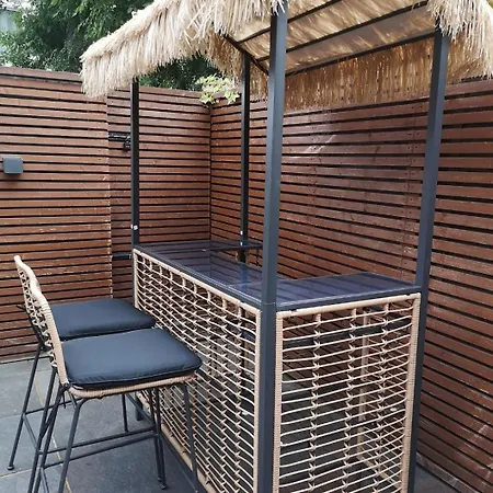 Cozy And Warm Family Holiday home South Norwood