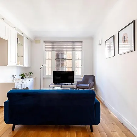 Modern 2 Bedroom Flat Near Queensway London