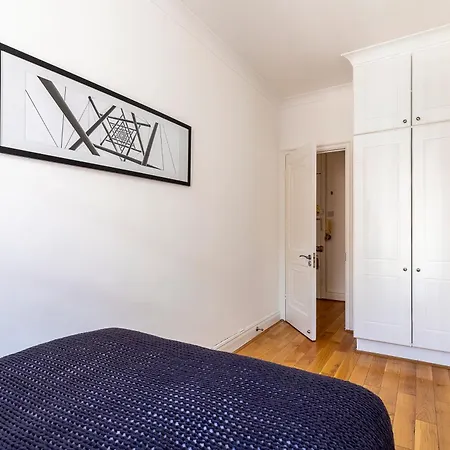 Modern 2 Bedroom Flat Near Queensway *
