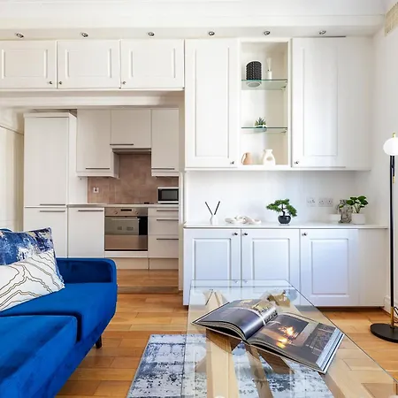 Modern 2 Bedroom Flat Near Queensway London