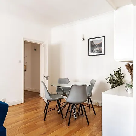 Modern 2 Bedroom Flat Near Queensway Apartment