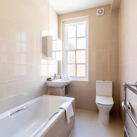 Modern 2 Bedroom Flat Near Queensway * London