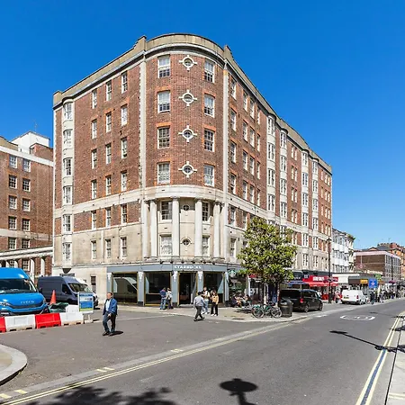 Modern 2 Bedroom Flat Near Queensway