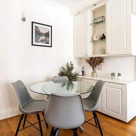Modern 2 Bedroom Flat Near Queensway Apartment London