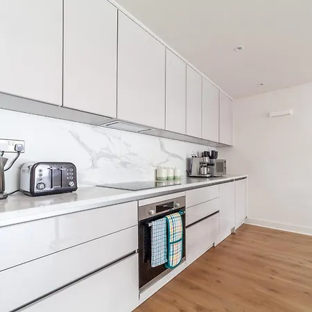 Apartment A Stylish Newly Refurbished Flat With Access London