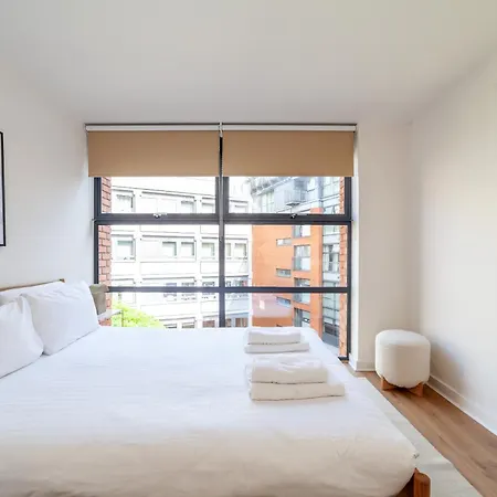 Apartment A Stylish Newly Refurbished Flat With Access