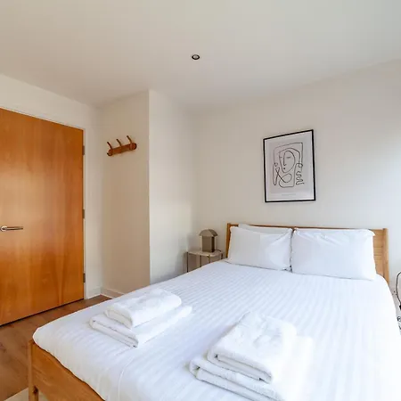 Apartment A Stylish Newly Refurbished Flat With Access London