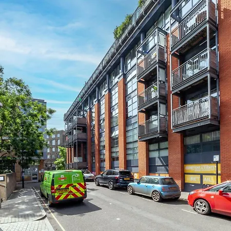 Apartment A Stylish Newly Refurbished Flat With Access