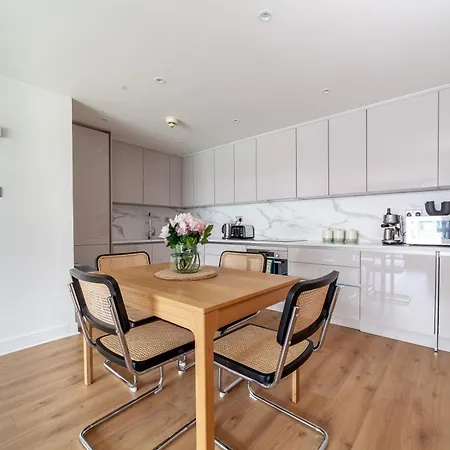 A Stylish Newly Refurbished Flat With Access Apartment
