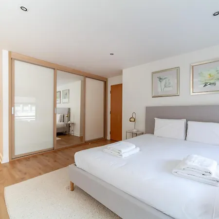 A Stylish Newly Refurbished Flat With Access Apartment *