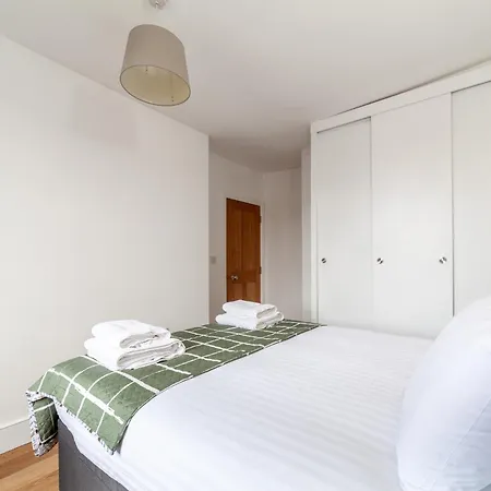 Charming In The Heart Of Kennington Apartment London