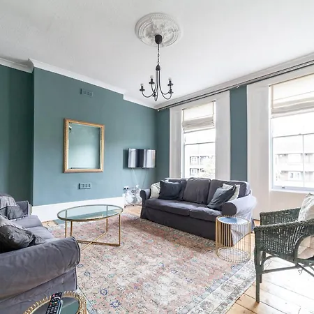 Charming In The Heart Of Kennington Apartment London