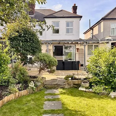 4 Bed House In Daneby Road,se6 *