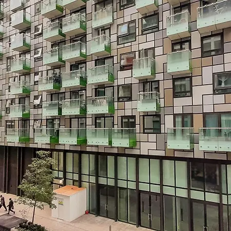 Apartment Mysquare Lanterns Way At Canary Wharf London