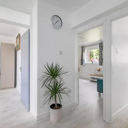 Apartment A Stunning Flat In London, Gants Hill