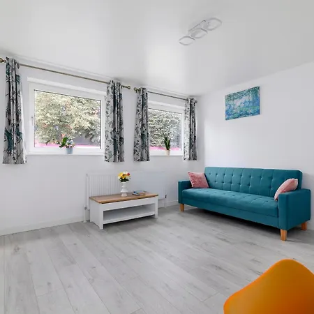 A Stunning Flat In London, Gants Hill Apartment
