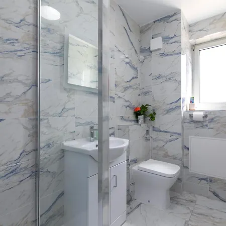 A Stunning Flat In London, Gants Hill *