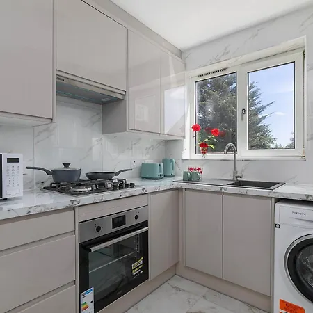 A Stunning Flat In London, Gants Hill * Redbridge
