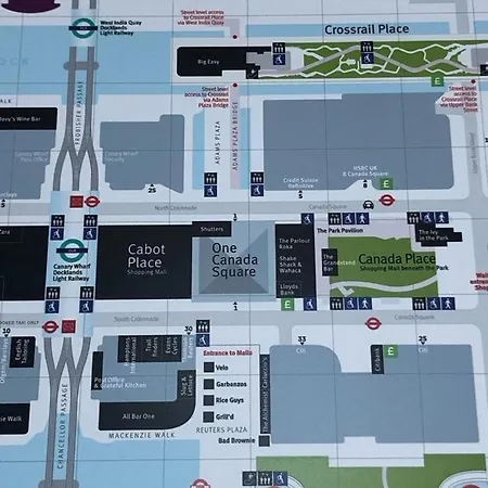 Spacious Double Bedroom With Private Bathroom Ensuite In Canary Wharf E14, Only 1 Stop To Excel And O2 For Short Or Long Let In Canary Wharf, Less Than An Hour From Heathrow, Stansted And Gatwick Airport Guest house *