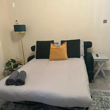 Charming 2 Bedroom Family Apartment London