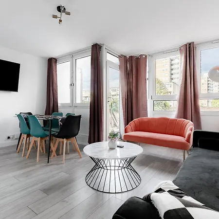 3br Off A13 , Sleeps 6, 2mins To Langdon Dlr,free Parking Apartment London