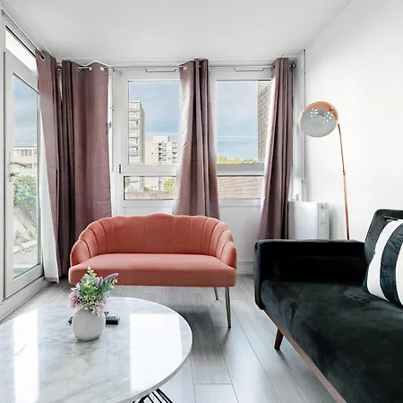 3br Off A13 , Sleeps 6, 2mins To Langdon Dlr,free Parking Apartment