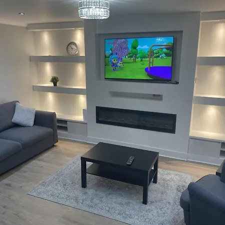 Cozy House With 3 Bedrooms * London