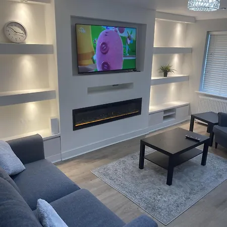 Cozy House With 3 Bedrooms *