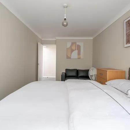 One-bedroom Ground Floor Gem 15 Mins From Kings Cross * London