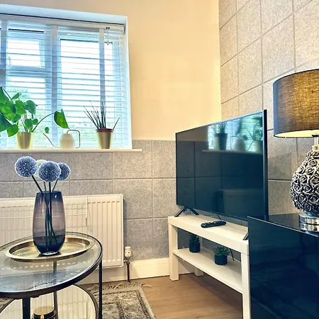 Apartment Stunning Business Travellers En-suite Bathroom Garden View