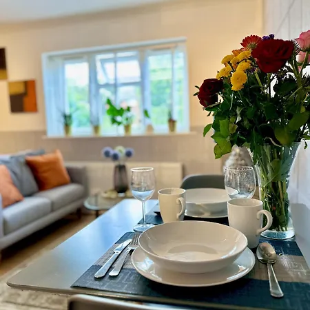 Stunning Business Travellers En-suite Bathroom Garden View Apartment *