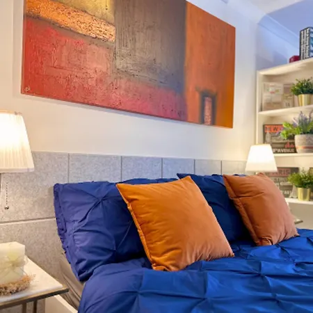 Stunning Business Travellers En-suite Bathroom Garden View London