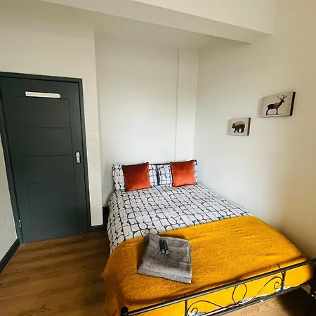 Kilburn Guest 167 * London