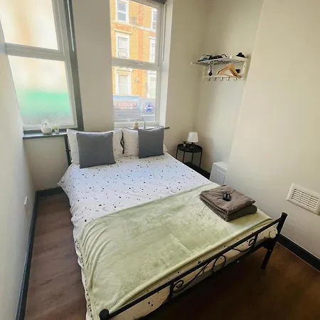 Kilburn Guest 167 * London