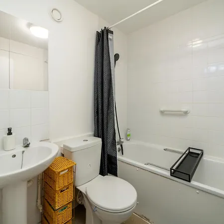 One-bedroom Ground Floor Gem 15 Mins From Kings Cross * London