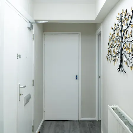 One-bedroom Ground Floor Gem 15 Mins From Kings Cross