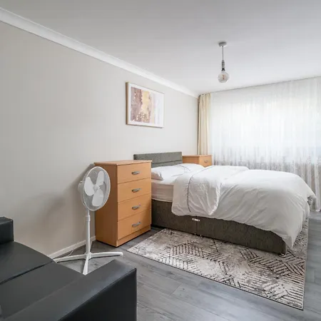 One-bedroom Ground Floor Gem 15 Mins From Kings Cross *