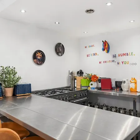 Westminster Classic Massionette Apartment *