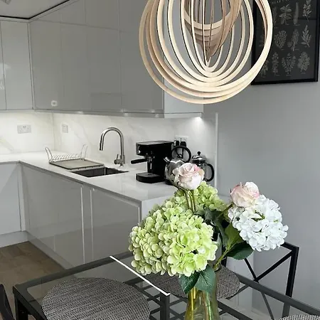 Modern 4 Bed-2 Bath In Battersea London