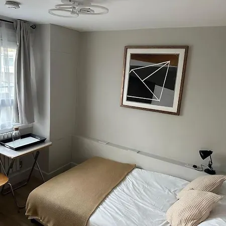 Modern 4 Bed-2 Bath In Battersea