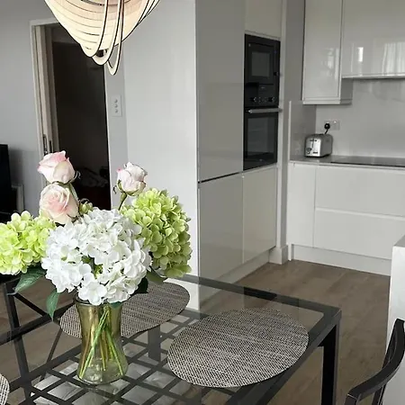 Modern 4 Bed-2 Bath In Battersea Apartment London