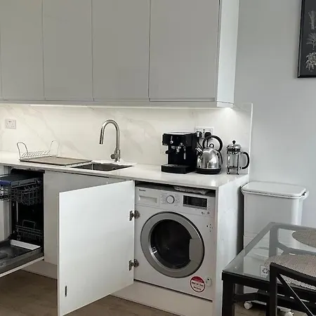Modern 4 Bed-2 Bath In Battersea