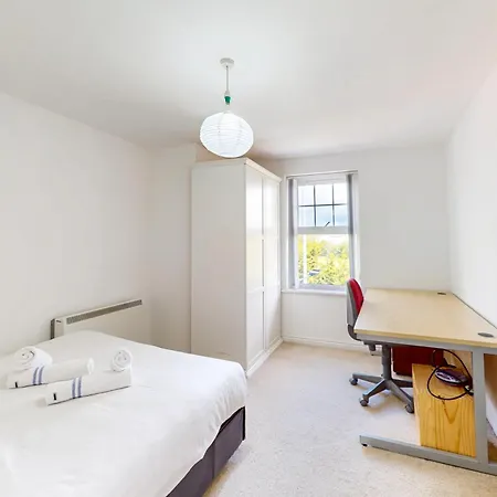 Apartment 2 Bed With Free Parking & Lift - 3 Min To Station London