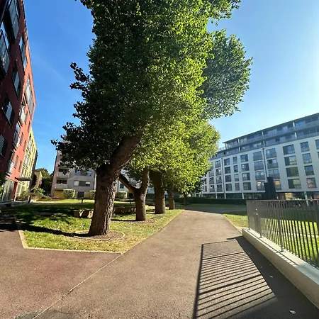 Apartment Greenwich Staycation! Gym-pool-parking-tube Station 2mins Away