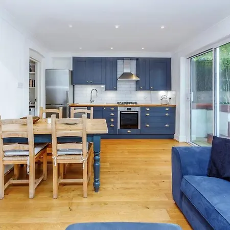 Apartment Charming Hampstead Retreat With Patio *