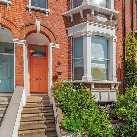 Charming Hampstead Retreat With Patio London